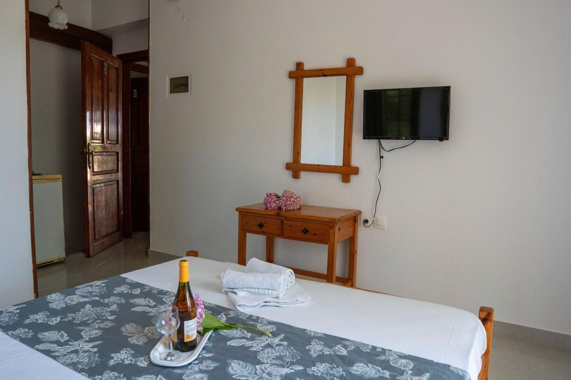 Apartment Paradeisos *