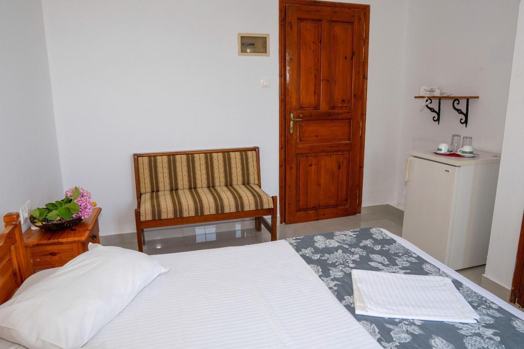 Apartment Paradeisos *