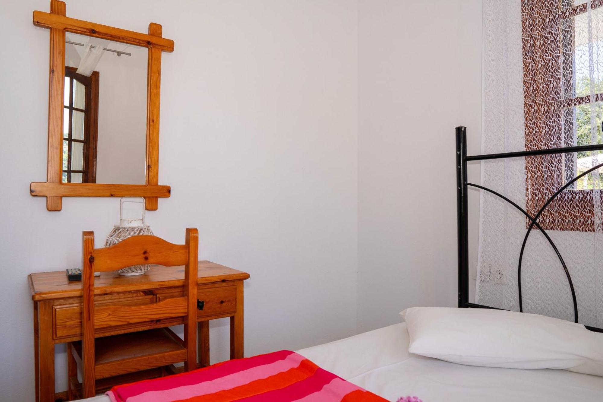 Paradeisos Apartment *